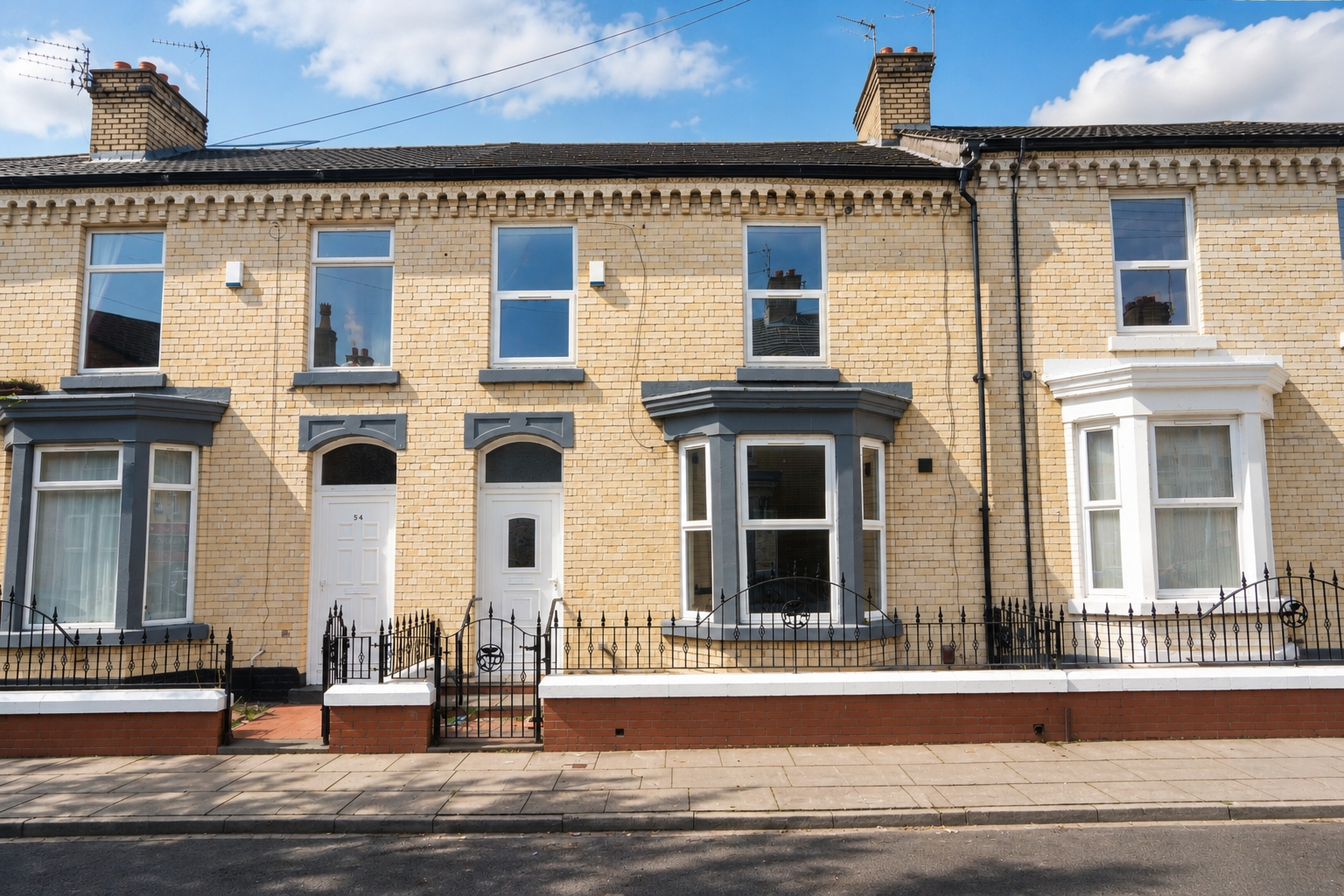 Robarts — 3 Bedroom Terraced House · Family Home, Liverpool